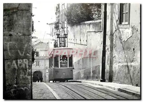 Cartes postales moderne Der Bica Ascensor Lissabon Strassen Standsellbahn in der gleichnamigen engen Gasse