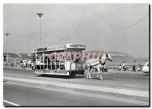 Cartes postales moderne Als Touristenattraktion erweist sich das Pferdetram in Douglas seit Jahrzehnten gedeckter Wagen