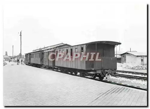 Cartes postales moderne Train voyageurs au depart de Calais Ville