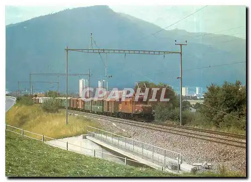 Cartes postales moderne Tram Ge 6 6 405 arrivant a Haldenstein au fond les gratte ciel de Coire