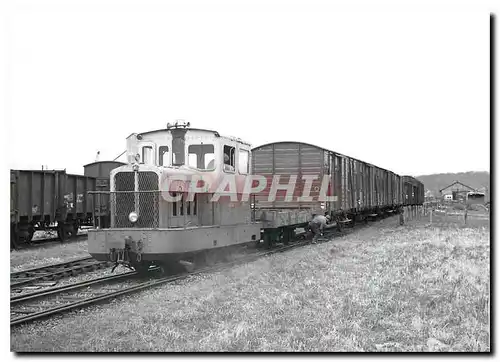 Cartes postales moderne Le tracteur manoeuvre a St Valery Canal