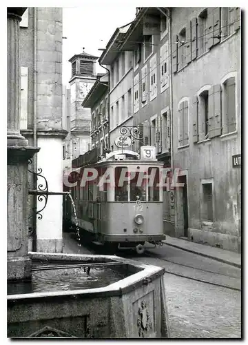 Cartes postales moderne Tram dans les rues de Lutry