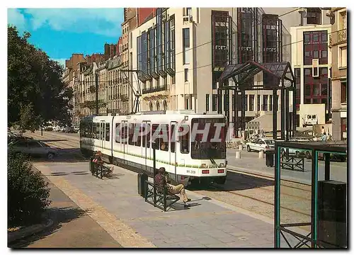 Cartes postales moderne Nantes Le Tramway devant la Mediatheque