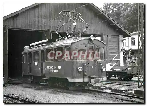 Moderne Karte CEV ABFe 2 3 11 im alten dunkelroten Anstrich vor dem Depot Vevey