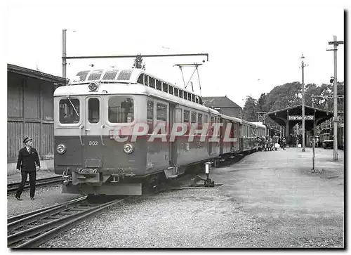 Moderne Karte ABDhe 4 4 302 et train de voyageurs a Interlaken Ost