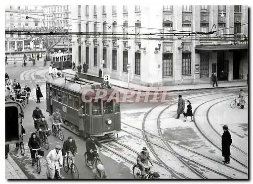 Moderne Karte Tram Ce 2 2 17 en ancienne livree au bas de la Corraterie