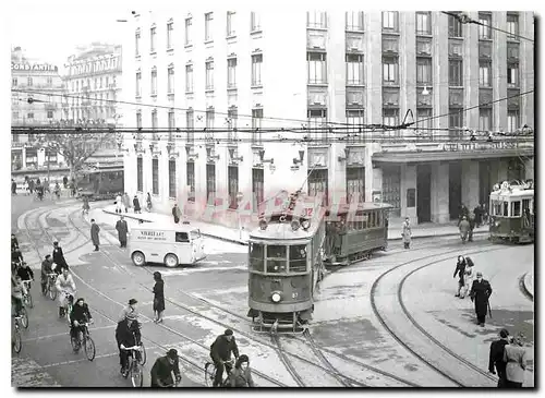 Moderne Karte Tram Ce 2 4 87 et remorque ex VE au bas de la Corraterie