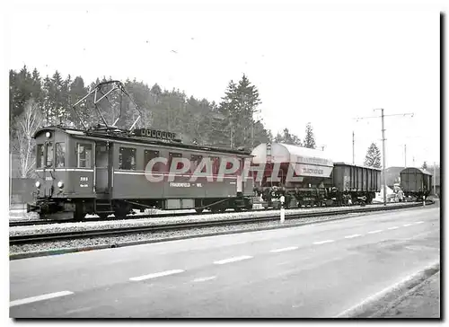 Moderne Karte Tram Be 4 4 203 et wagon sur bogies porteurs a Wangi Guterbahnhof