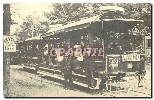 Cartes postales moderne Employees and passengers pose with a train of open street cars of the Toronto Railway Company at