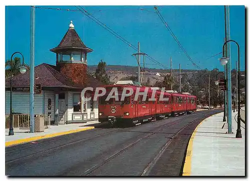 Moderne Karte San Diego Trolley A two car East line train stops in front of the restored Victorian train Depot