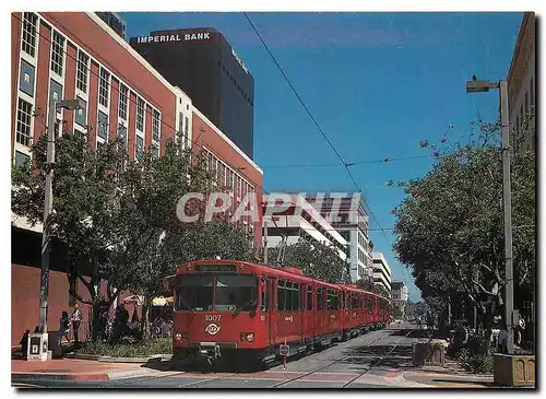 Cartes postales moderne San Diego Trolley A three car South Line train passes sidewalk cafes on C Street in downtown San