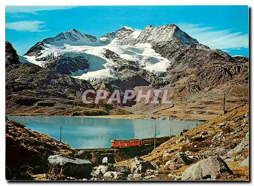 Cartes postales moderne Die Rhatische Bahn auf dem Berninapass mit dem Cambrenagletscher und Piz Cambrena