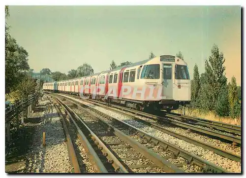 Cartes postales A train of 1972 Mark 2 tube stock on the Jubilee Line near Canons Park