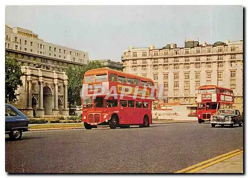 Ansichtskarte AK RM type buses on Routes 8 and 15 passing Marble Arch