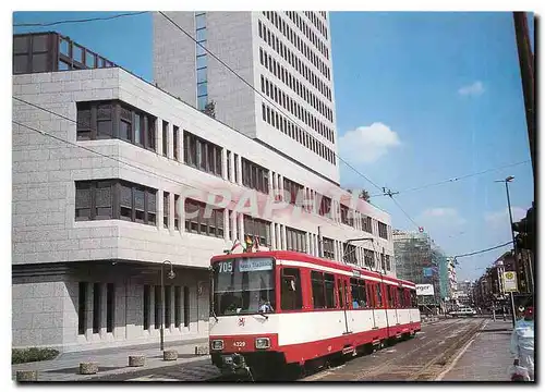 Moderne Karte Rheinbahn Tw 4220 in der Bismarckstrasse in Dusseldorf