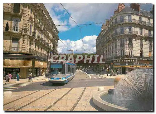 Cartes postales moderne Le tram centre ville La fontaine Grenoble Isere