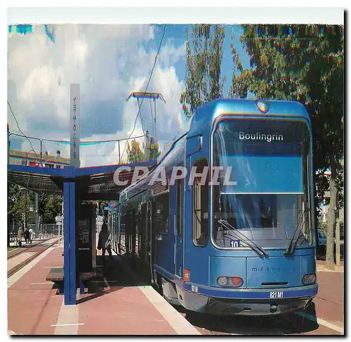 Moderne Karte Metrobus de l'agglomeration rouennaise. Une rame en station a�rienne