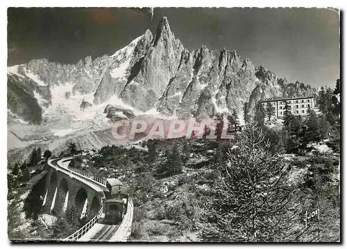 Cartes postales moderne CHAMONIX (Hte-Savoie) - L'Aiguille du Dru et l'h�tel du Montenvers
