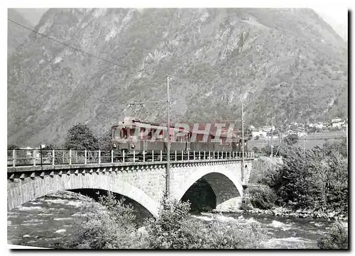 Cartes postales moderne Train pour Bellinzona sur le pont de Roveredo