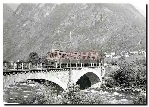 Moderne Karte Train pour Bellinzona sur le pont de Roveredo