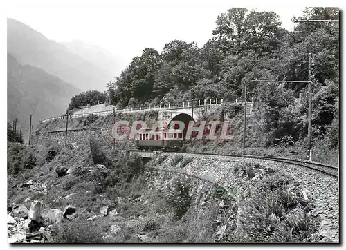 Moderne Karte Train descendant dans les gorges de la Branno pr�s de Motto-Ludiano  photo J-C de Jongh