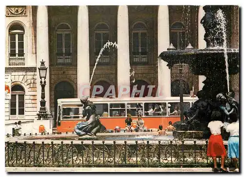 Cartes postales moderne Autobus dans la place principale de Lisbonne