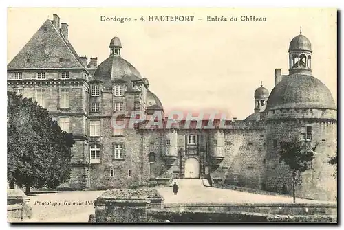 Cartes postales Dordogne Hautefort Entree du Chateau