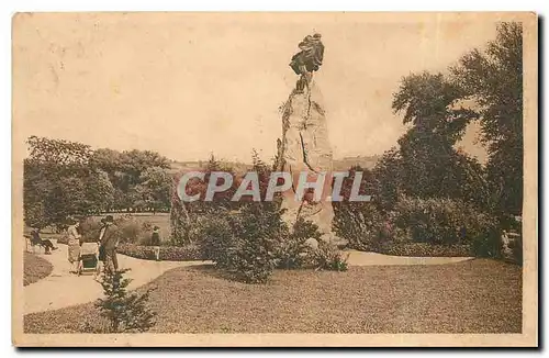 Cartes postales Vichy Parc des Bourins Monument de l'Aviateur Gilbert