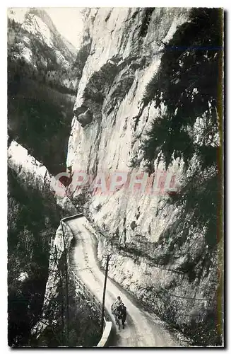 Cartes postales moderne La Route du Frou Surplombant les Gorges du Guiers Vit