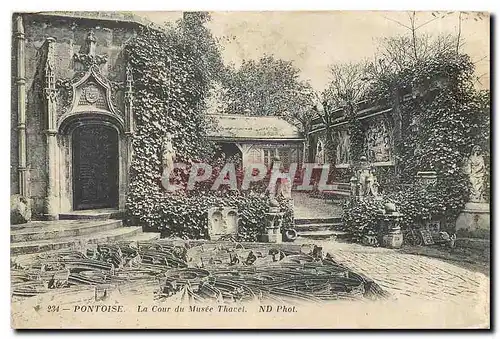 Cartes postales Pontoise La Cour du Musee Thavet