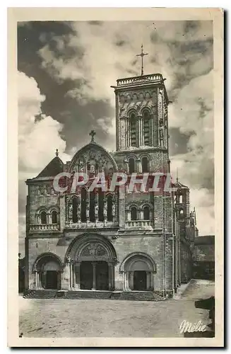 Cartes postales Vezelay Yonne Eglise Abbatiale de la Madeleine La Facade