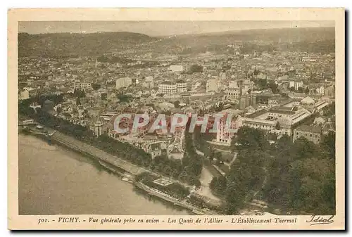 Cartes postales Vichy Vue generale prise en avion Les Quais de l'Allier