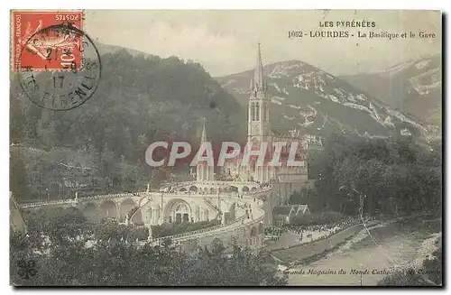 Cartes postales Lourdes La Basilique et le Gave