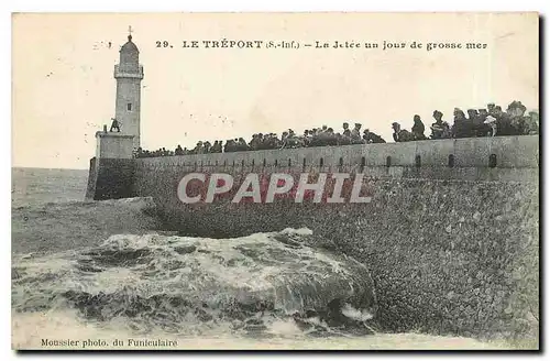 Ansichtskarte AK Le Treport S Inf La Jetee un jour de grosse mer Phare