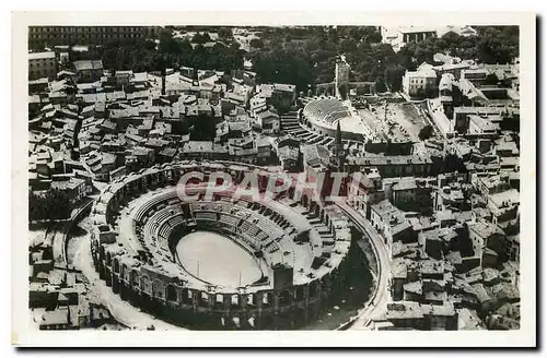 Cartes postales moderne Arles L'Ampitheatre Romain et le Theatre antique