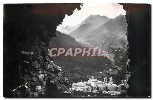 Ansichtskarte AK Cauterets HP Dans les ruines des bains Romains Vue sur