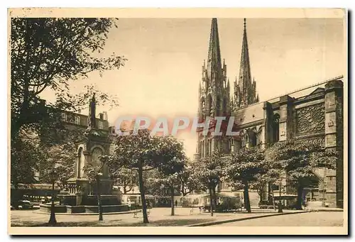 Ansichtskarte AK Auvergne Clermont Ferrand P de D Cathedrale Notre Dame et Place de la Victoire