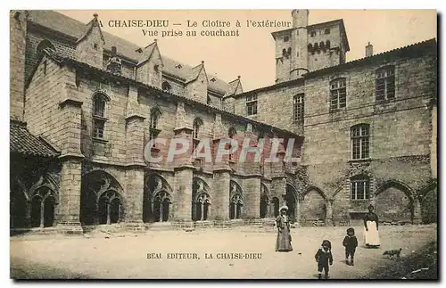 Cartes postales La Chaise Dieu Le Cloitre a l'Exterieur Vue prise au couchant