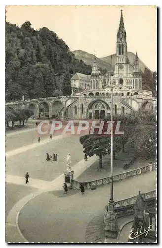 Cartes postales moderne Lourdes La Basilique et l'Esplanade