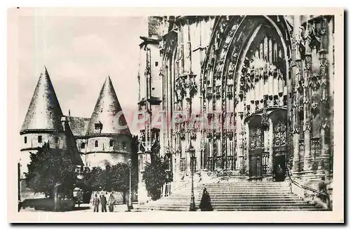 Cartes postales Beauvais La Cathedrale et le Palais de Justice