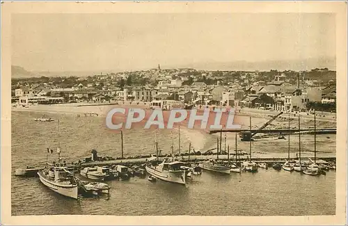 Cartes postales Un coin du port- Au fond Fr�jus