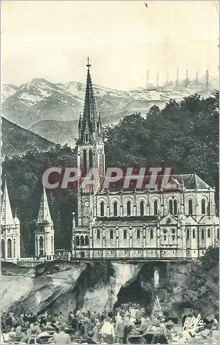 Cartes postales LOURDES .La grotte et la Basilique