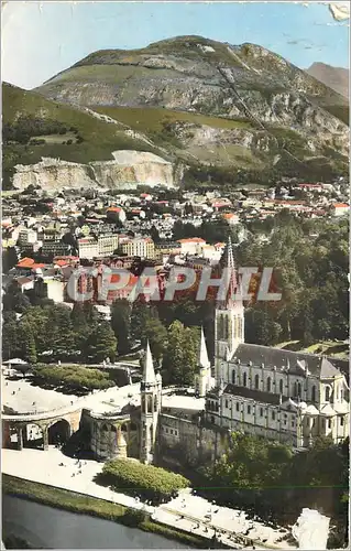 Ansichtskarte AK Lourdes Hautes Pyrenees Vue aerienne sur la Basilique et le Pic du Jer Hotel Panorama