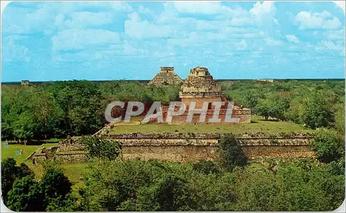 Cartes postales moderne El Caracol Observatorio Maya y El Castillo al fondo Yucatan Mexico