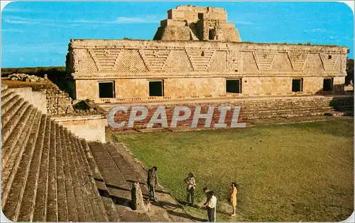 Cartes postales moderne Conjunto Las Monjas con el Templo del Adiovino al fondo Yucatan Mexico