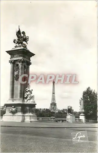 Cartes postales Paris La Tour Eiffel depuis le Pont Alexandre III