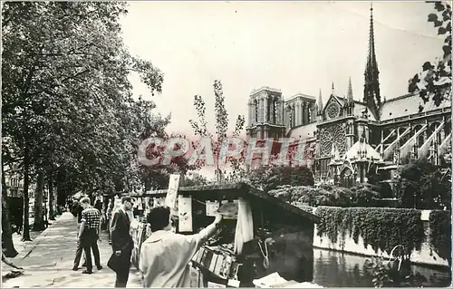 Moderne Karte Paris Les Bouquinistes sur le quais vers la Cathedrale Notre Dame de Paris