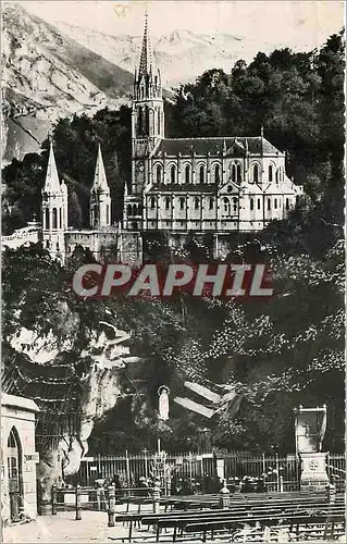 Cartes postales Lourdes La Grottes et la Basilique