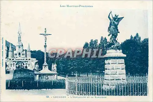 Cartes postales Les Hautes Pyrenees Lourdes L'Esplanade et la Basilique