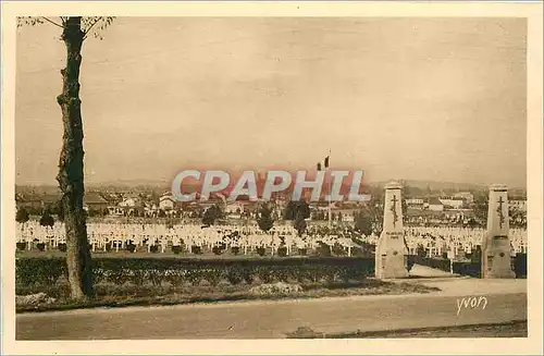 Ansichtskarte AK Verdun Meuse Cimetiere Militaire du faubourg Pave